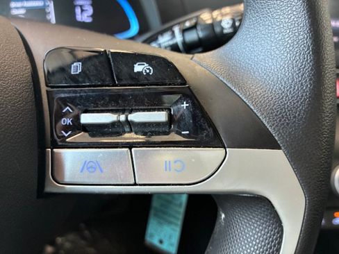 Used 2026 Hyundai Elantra SE FWD image 14