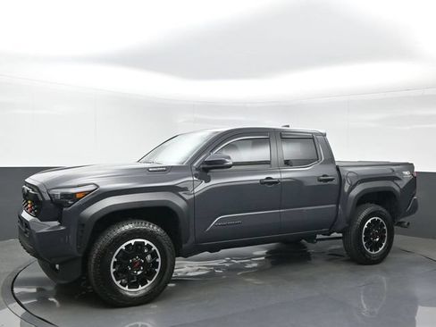Used 2025 Toyota Tacoma TRD Off-Road w/ TRD Off Road Upgrade Package AWD/4WD image 2