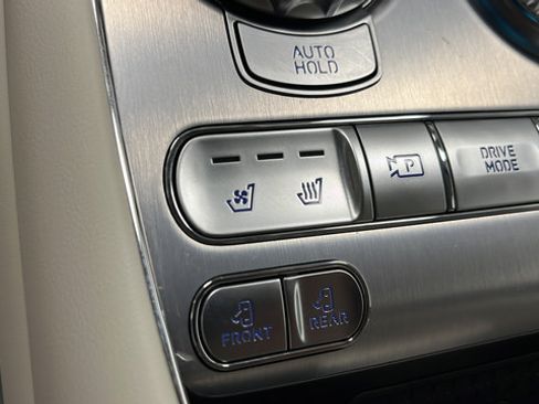 Used 2025 Genesis G90 3.5T AWD/4WD image 33