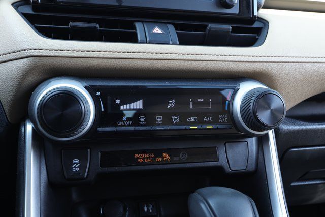 Used 2019 Toyota RAV4 LE FWD image 18