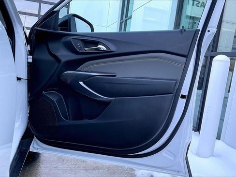 Used 2025 Chevrolet Trax ACTIV w/ Sunroof Package image 24