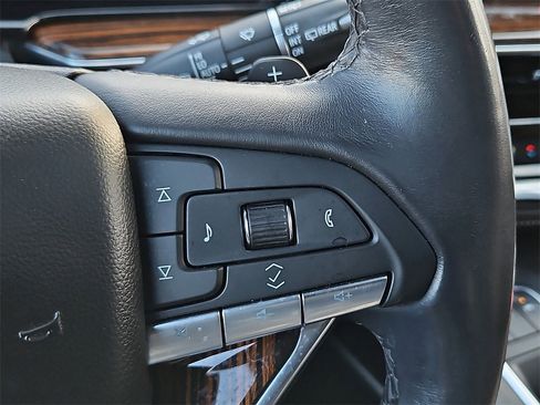 Used 2022 Cadillac Escalade Premium Luxury image 29