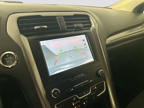 Used 2019 Ford Fusion SE image 15