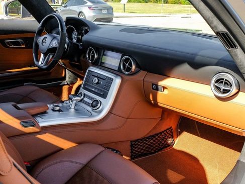 Used 2011 Mercedes-Benz SLS AMG Coupe image 17