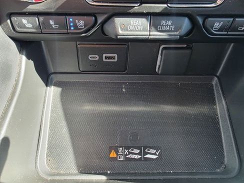 Used 2024 GMC Yukon XL SLT image 29