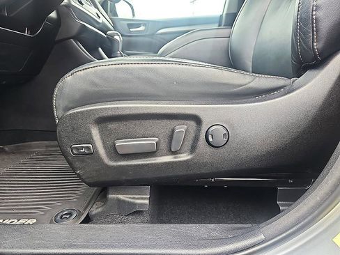 Used 2018 Toyota Highlander XLE image 14