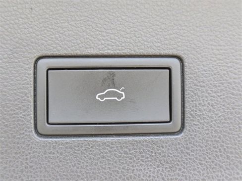 Used 2024 Volkswagen Atlas Peak Edition SE image 14