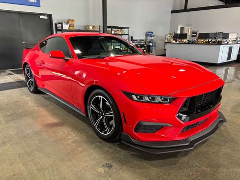 Used 2024 Ford Mustang Coupe RWD image 4