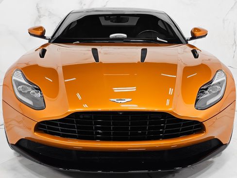 Used 2017 Aston Martin DB11 V12 RWD image 6