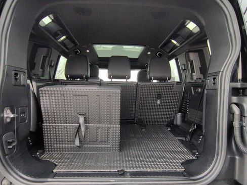 Used 2022 Land Rover Defender 110 SE image 37