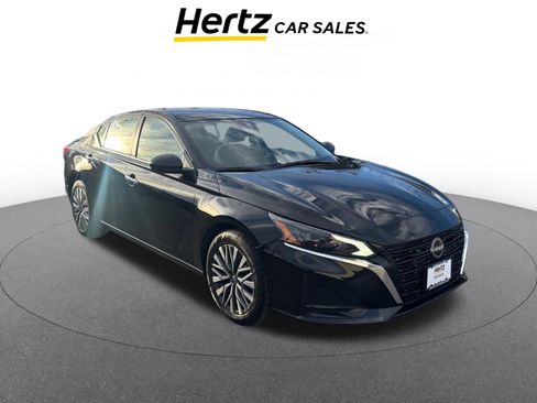 Used 2025 Nissan Altima 2.5 SV image 1