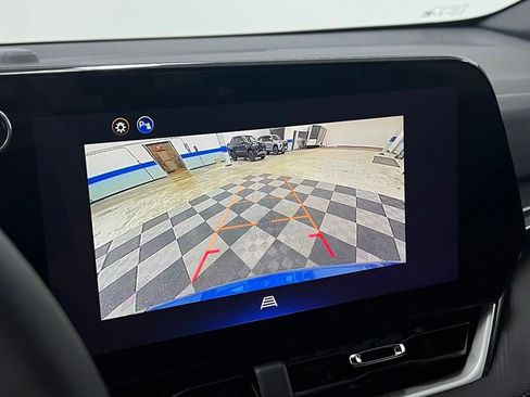 Used 2025 Chevrolet Equinox LT FWD image 18