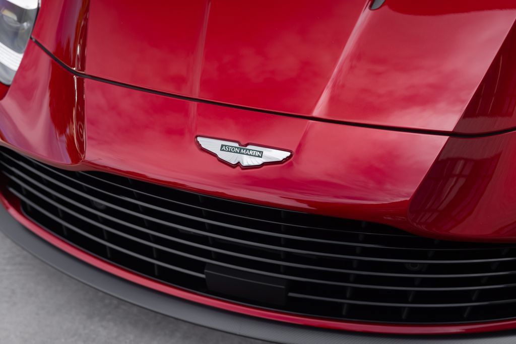 Used 2025 Aston Martin Vanquish RWD image 15