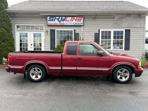 Used 2002 Chevrolet S10 Pickup LS w/ LS Preferred Equipment Group RWD image 1