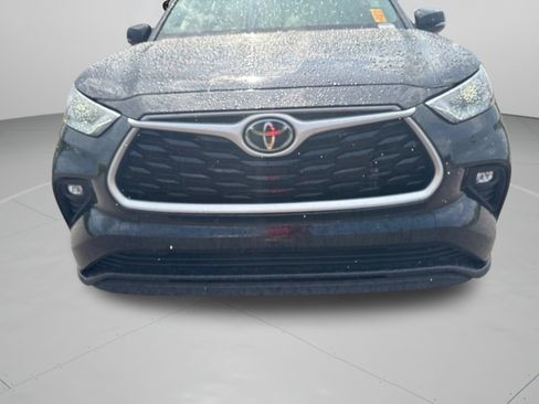 Used 2024 Toyota Highlander XLE FWD image 4