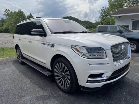 Used 2018 Lincoln Navigator Reserve w/ Technology Package AWD/4WD image 2