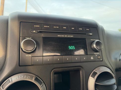 Used 2017 Jeep Wrangler Sport image 27