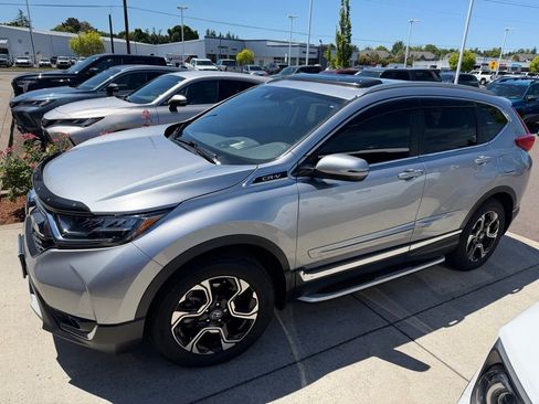 Used 2018 Honda CR-V Touring image 2