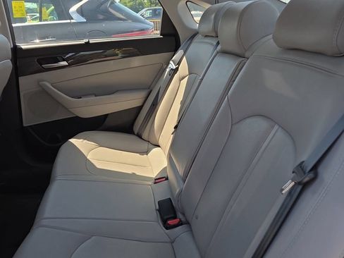 Used 2019 Hyundai Sonata Limited w/ Ultimate Package 04 FWD image 2