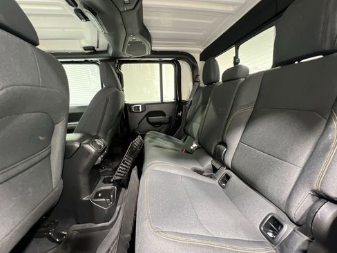 Used 2025 Jeep Gladiator Sport image 21