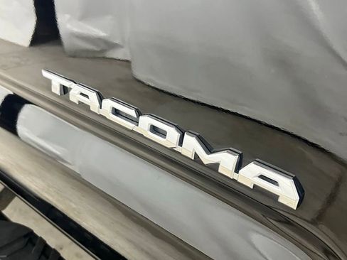 Used 2021 Toyota Tacoma TRD Off-Road w/ TRD Premium Off Road Package AWD/4WD image 10