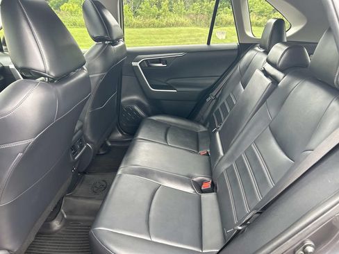 Used 2020 Toyota RAV4 XLE Premium FWD image 23