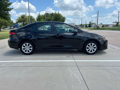 Used 2025 Toyota Corolla LE FWD image 4