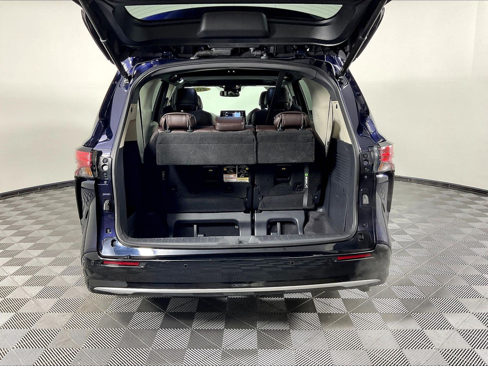 Used 2021 Toyota Sienna Platinum AWD/4WD image 37