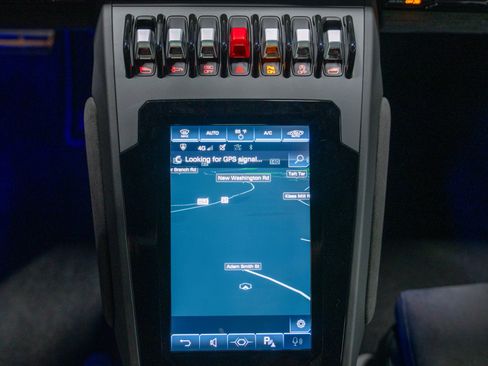 Used 2020 Lamborghini Huracan EVO image 15