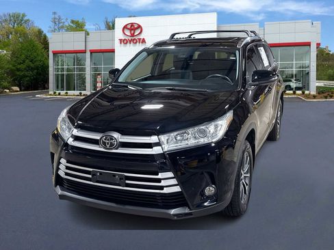 Certified 2019 Toyota Highlander XLE AWD/4WD image 1