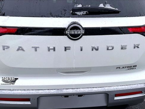 Used 2024 Nissan Pathfinder Platinum image 34