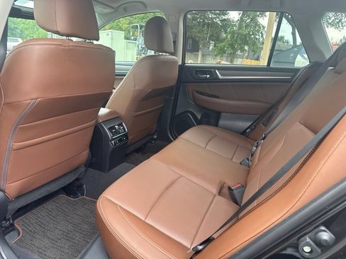 Used 2017 Subaru Outback 2.5i Touring AWD/4WD image 14