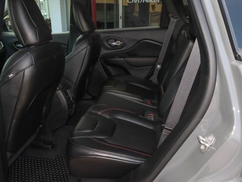 Used 2022 Jeep Cherokee Trailhawk w/ Technology Group B AWD/4WD image 9