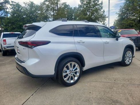 Certified 2026 Toyota Highlander Limited AWD/4WD image 7