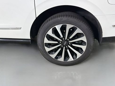 Certified 2024 Lincoln Navigator L Reserve AWD/4WD image 39