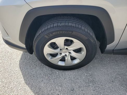 Used 2019 Toyota RAV4 LE image 17