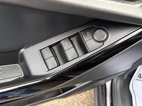 Used 2025 Chevrolet Equinox LT w/ Convenience Package II AWD/4WD image 9