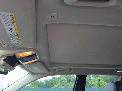 Used 2017 Chrysler 300 C RWD image 10