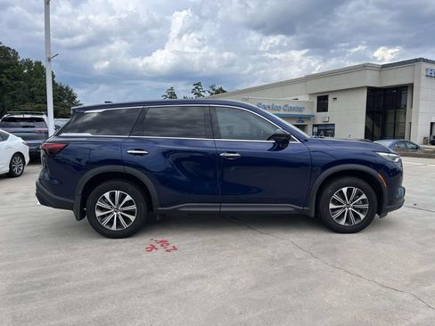 Used 2025 INFINITI QX60 Pure w/ Cargo Package FWD image 2