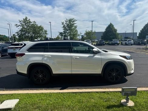 Used 2019 Toyota Highlander SE AWD/4WD image 4