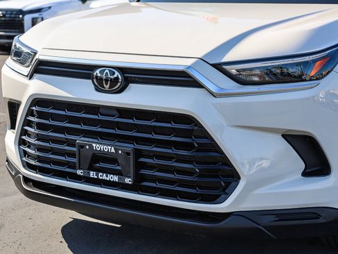 Certified 2024 Toyota Grand Highlander FWD image 20