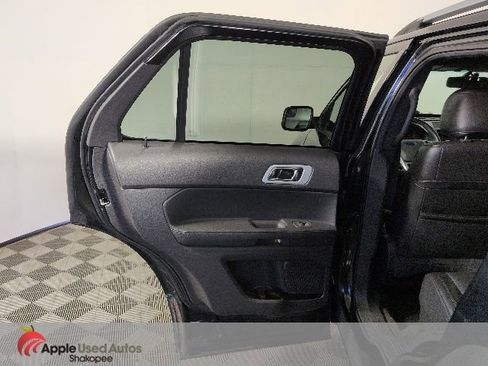 Used 2014 Ford Explorer XLT w/ Equipment Group 202A AWD/4WD image 29