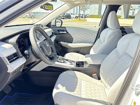 New 2025 Mitsubishi Outlander SEL image 12
