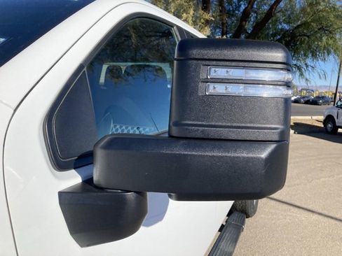 Used 2024 Chevrolet Silverado 2500 Custom w/ Custom Value Package image 2