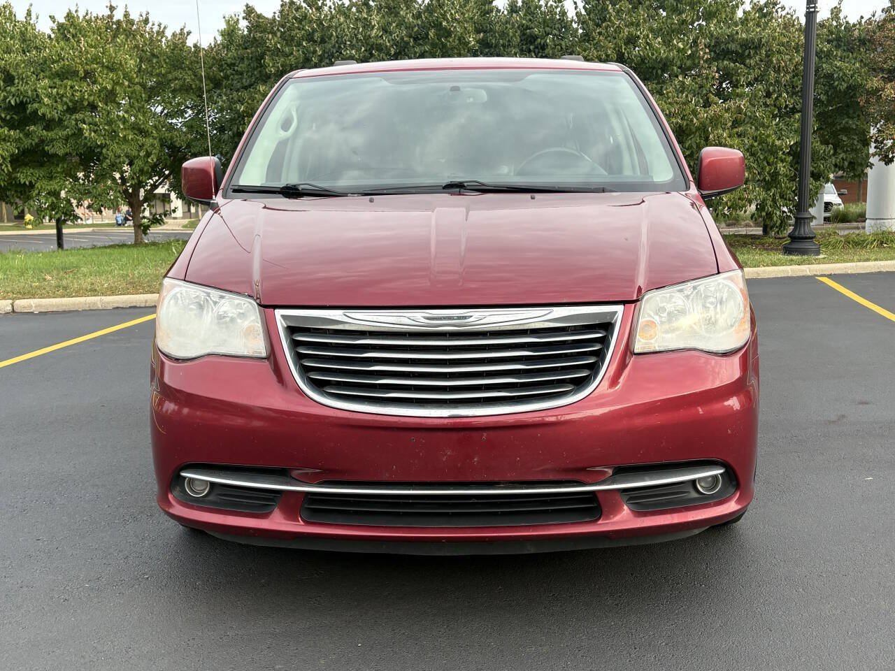 Used 2014 Chrysler Town & Country Touring FWD image 4