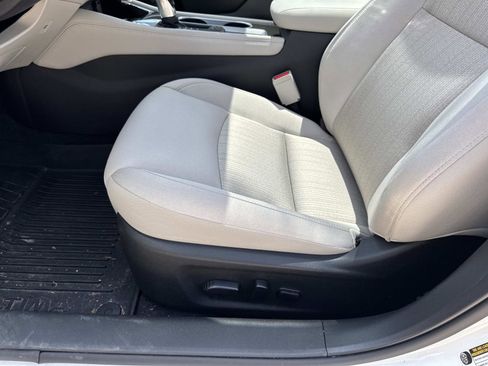 Used 2024 Nissan Altima 2.5 SV w/ SV Premium Package image 16