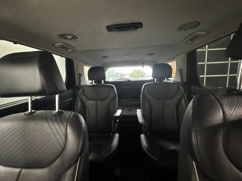 Used 2024 Hyundai Palisade SEL w/ Premium Package FWD image 17