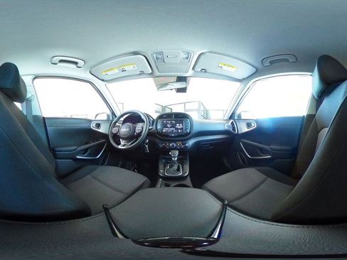 Used 2025 Kia Soul LX w/ LX Technology Package FWD image 40