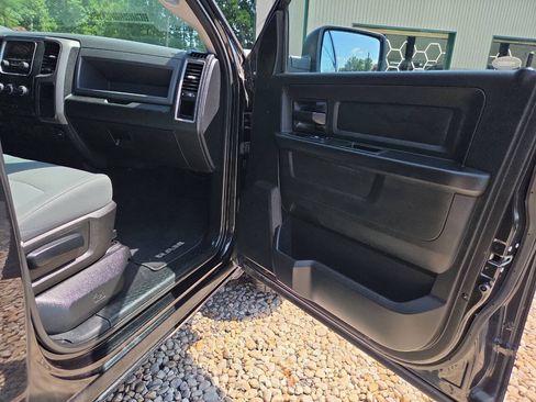 Used 2018 RAM 1500 Express AWD/4WD image 26