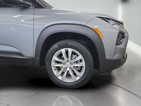 Used 2023 Chevrolet TrailBlazer LS image 2